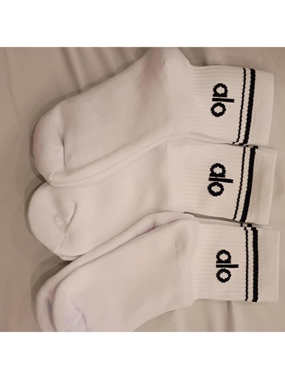 Alo Yoga Women's White Socks half crew